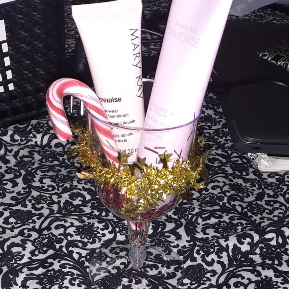 foundation and day cream gift